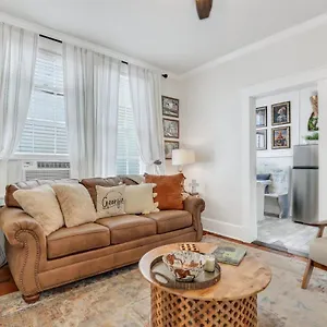 Southern Belle On Oglethorpe Square Holiday home Savannah