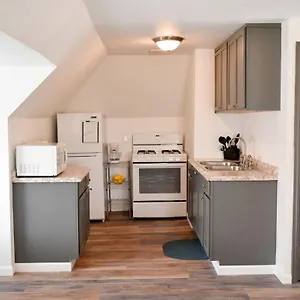 Unwind In A Bright Comfortable For 3 Apartment Pittsburgh
